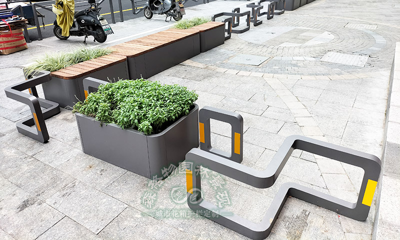 杭州商業(yè)街人車(chē)分流車(chē)擋花箱案例